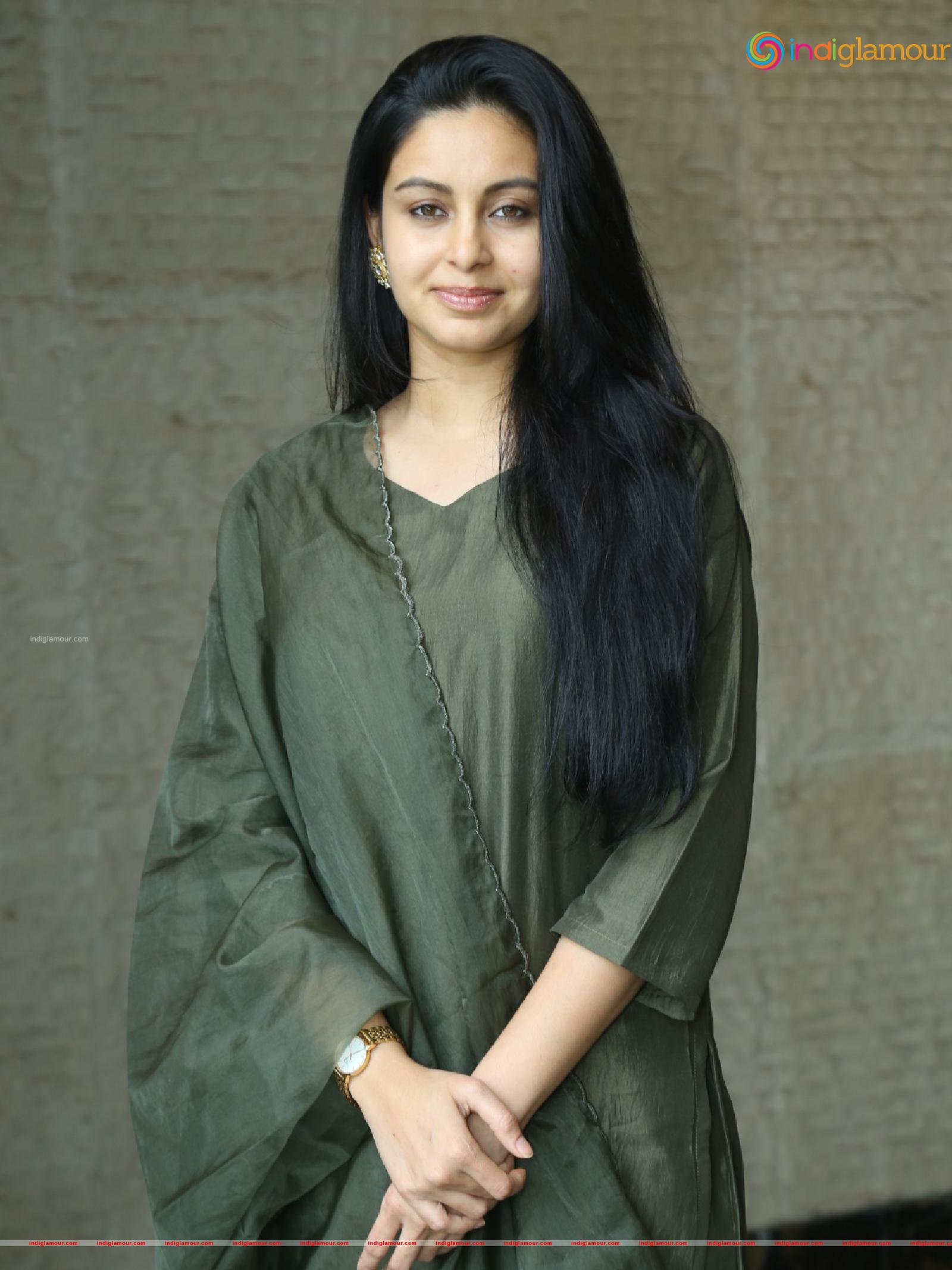 Abhinaya Actress hd photo