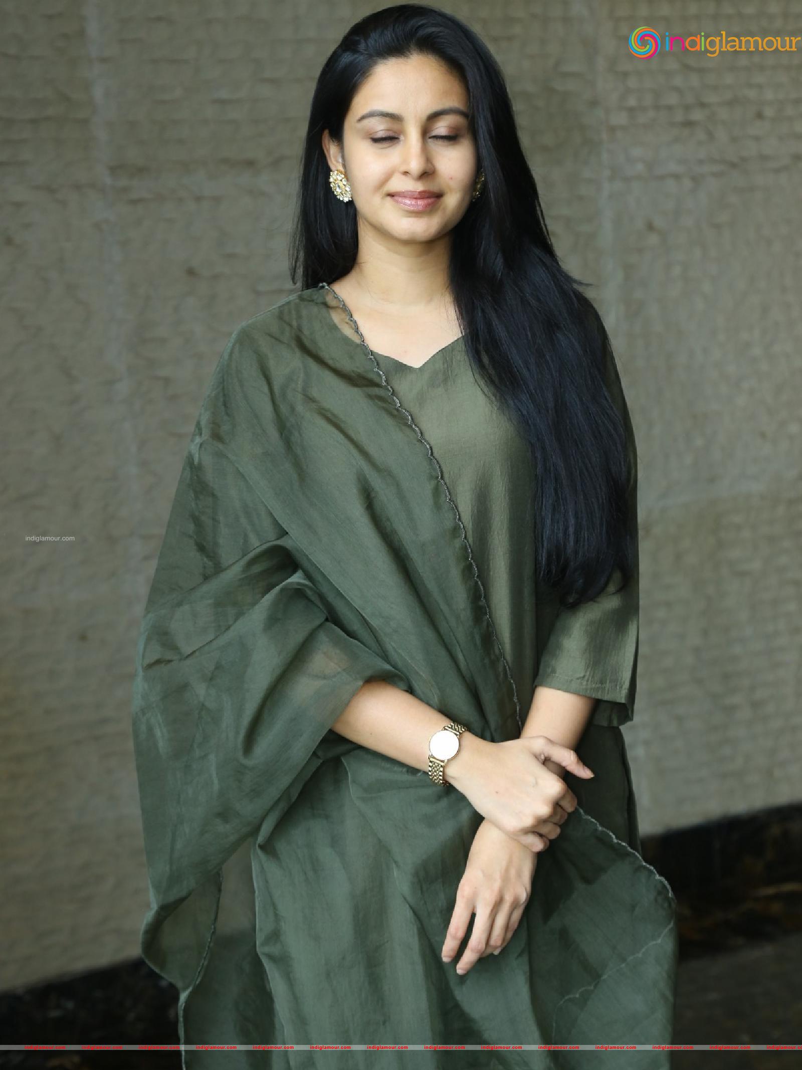 Abhinaya Actress hd photo