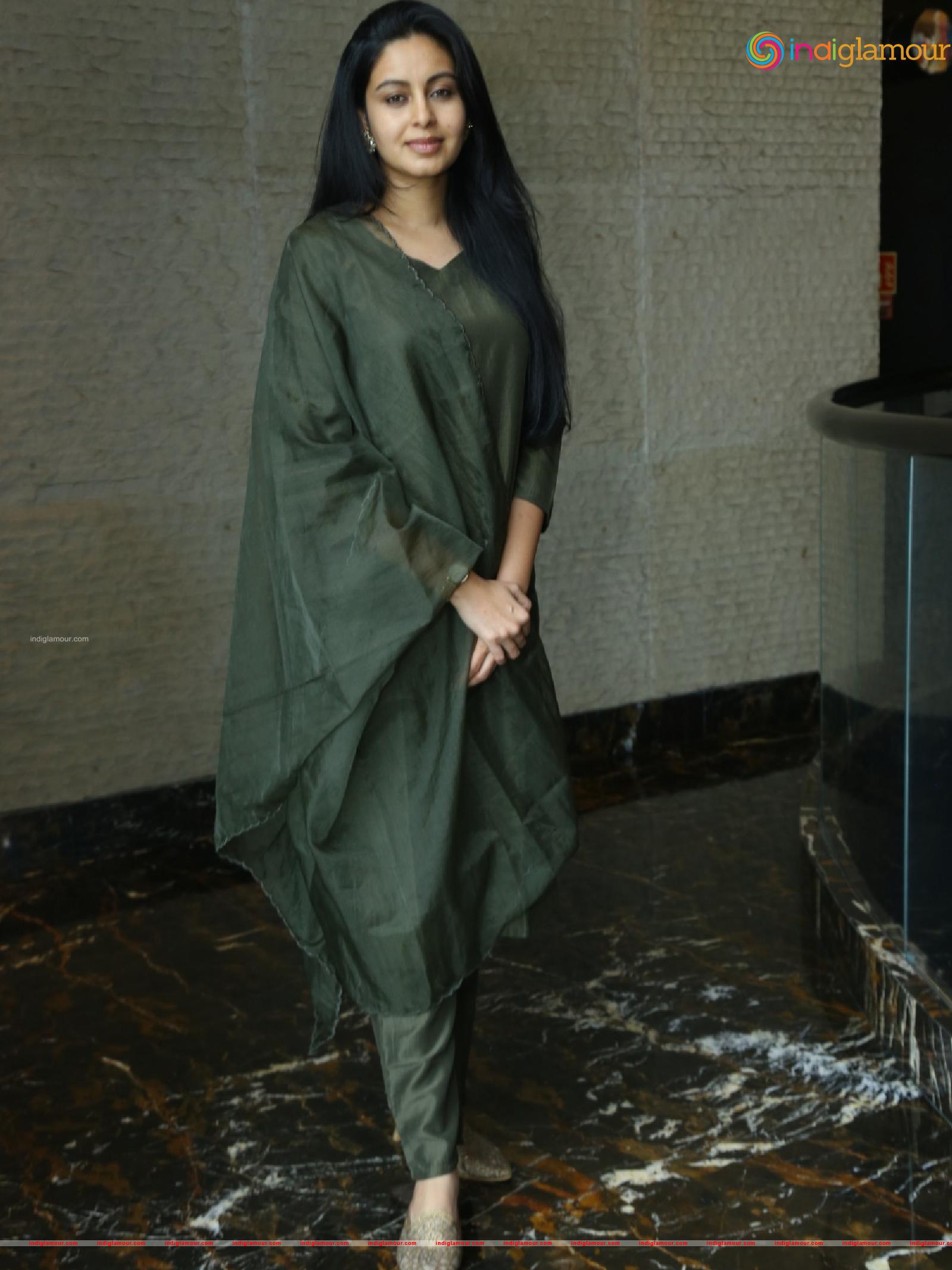 Abhinaya Actress hd photo
