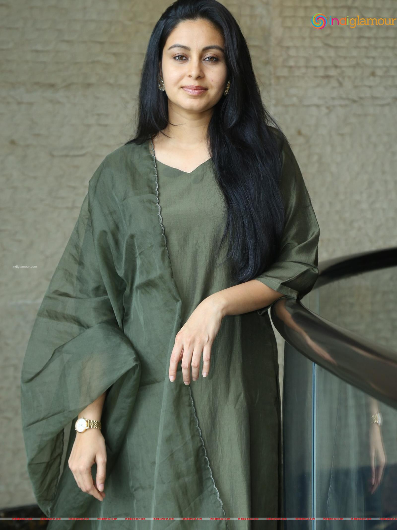 Abhinaya Actress hd photo