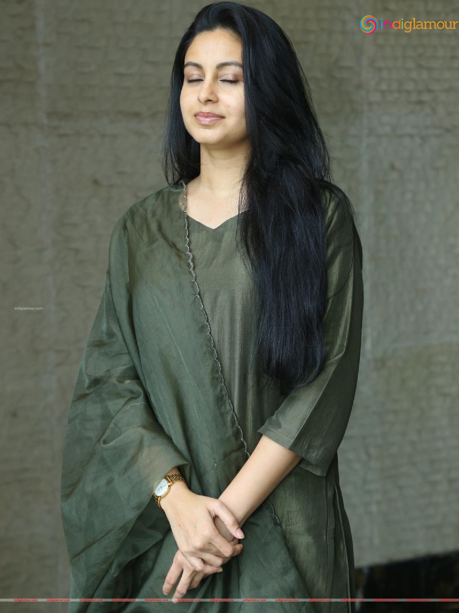 Abhinaya Actress hd photo