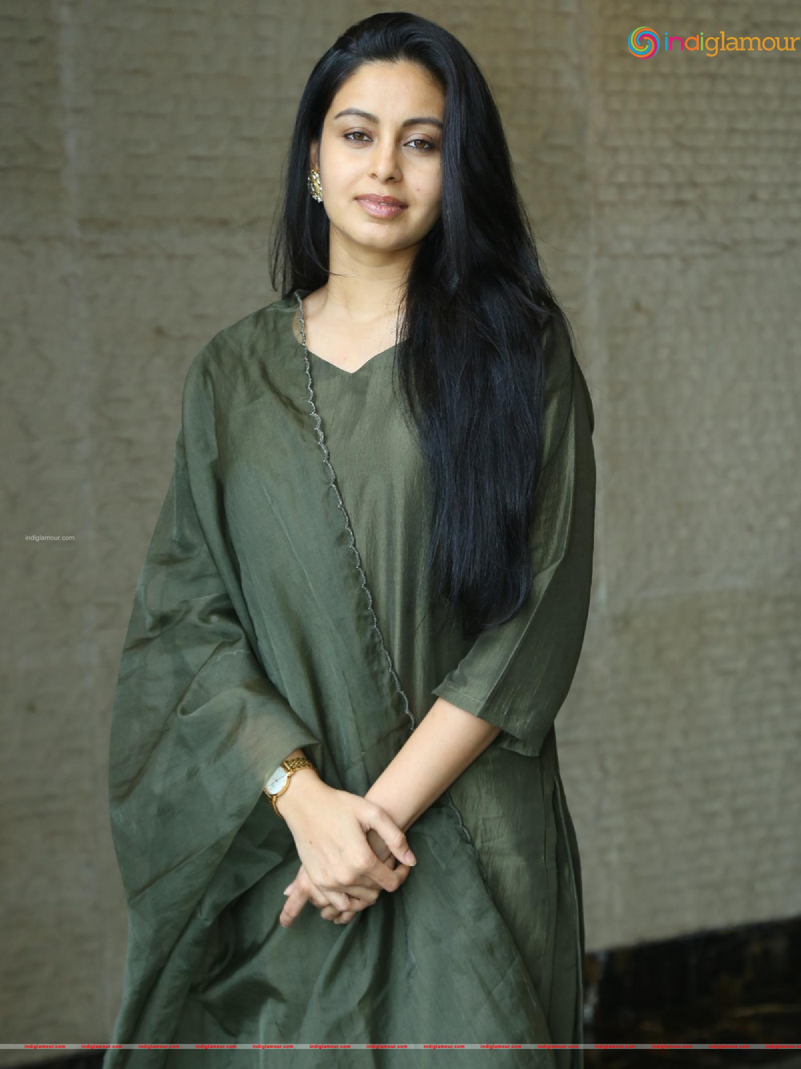 Abhinaya Actress hd photo