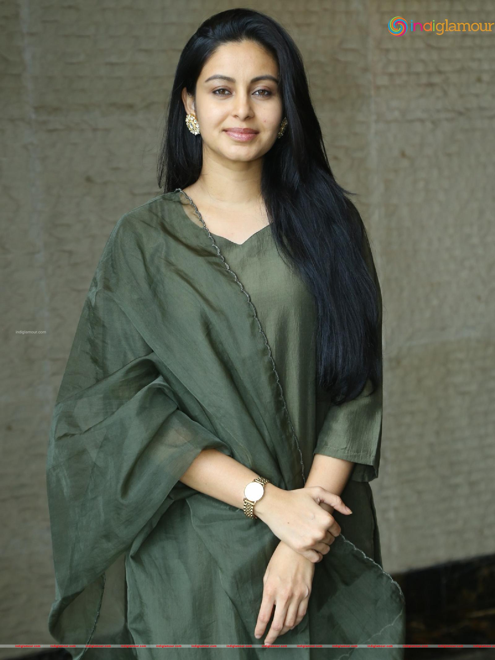 Abhinaya Actress hd photo