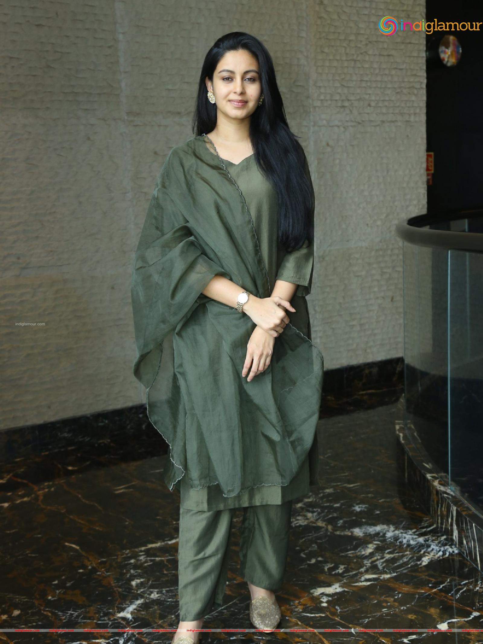 Abhinaya Actress hd photo
