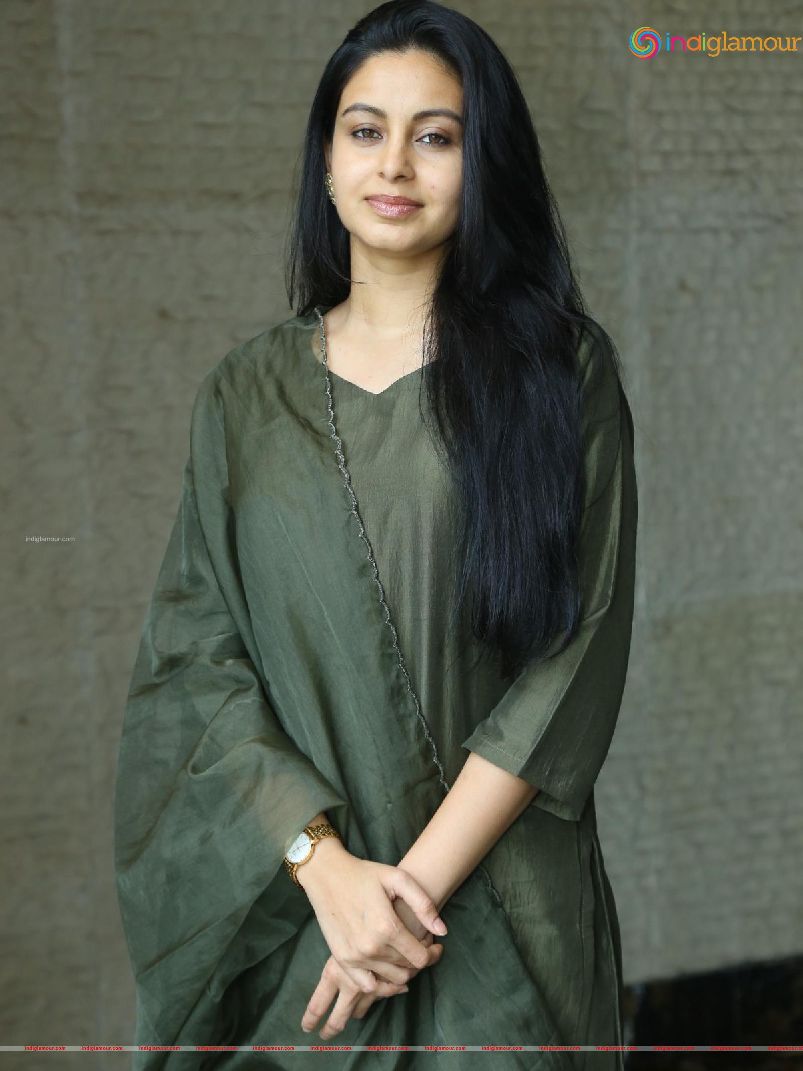 Abhinaya Actress hd photo