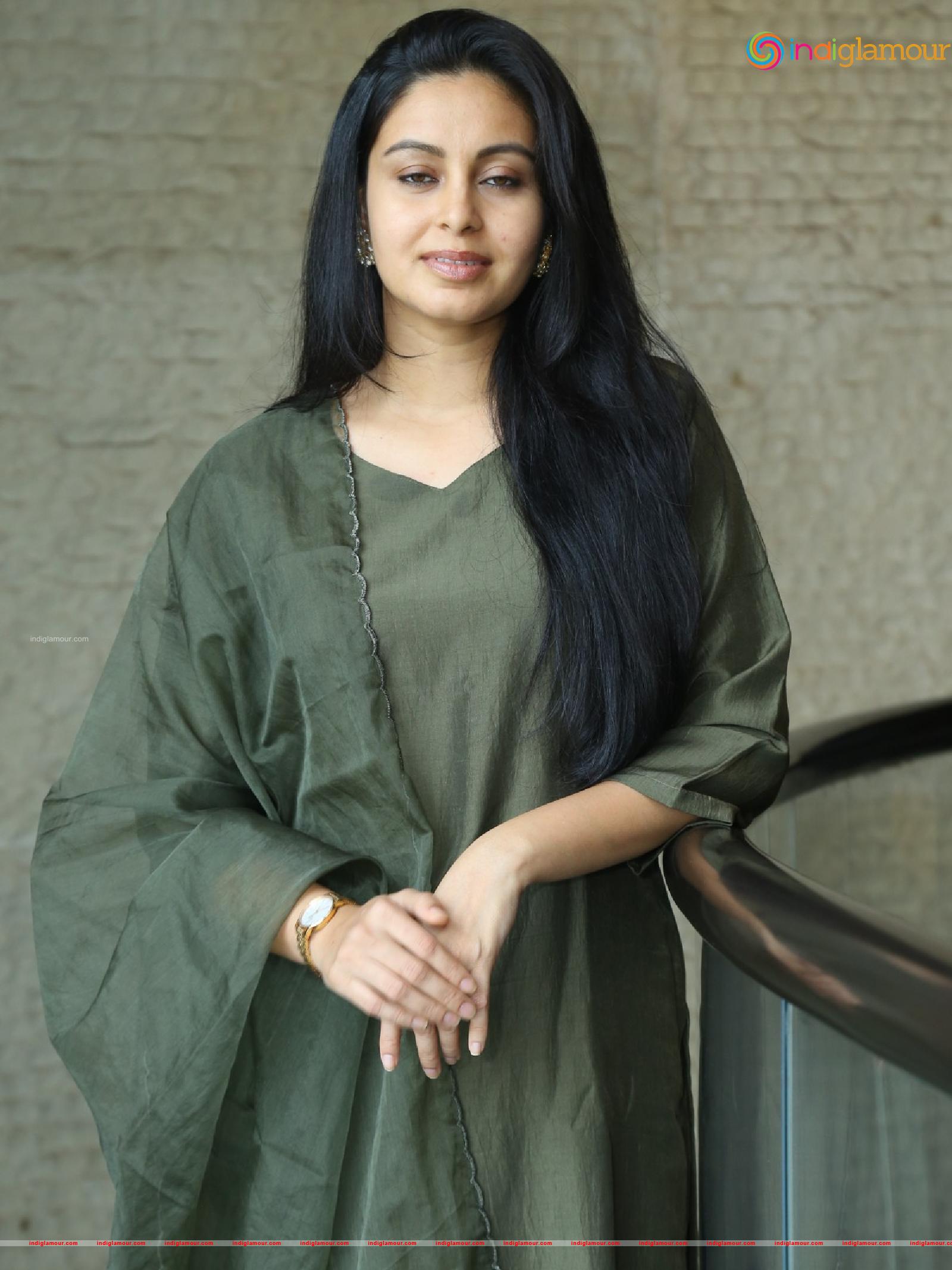 Abhinaya Actress hd photo