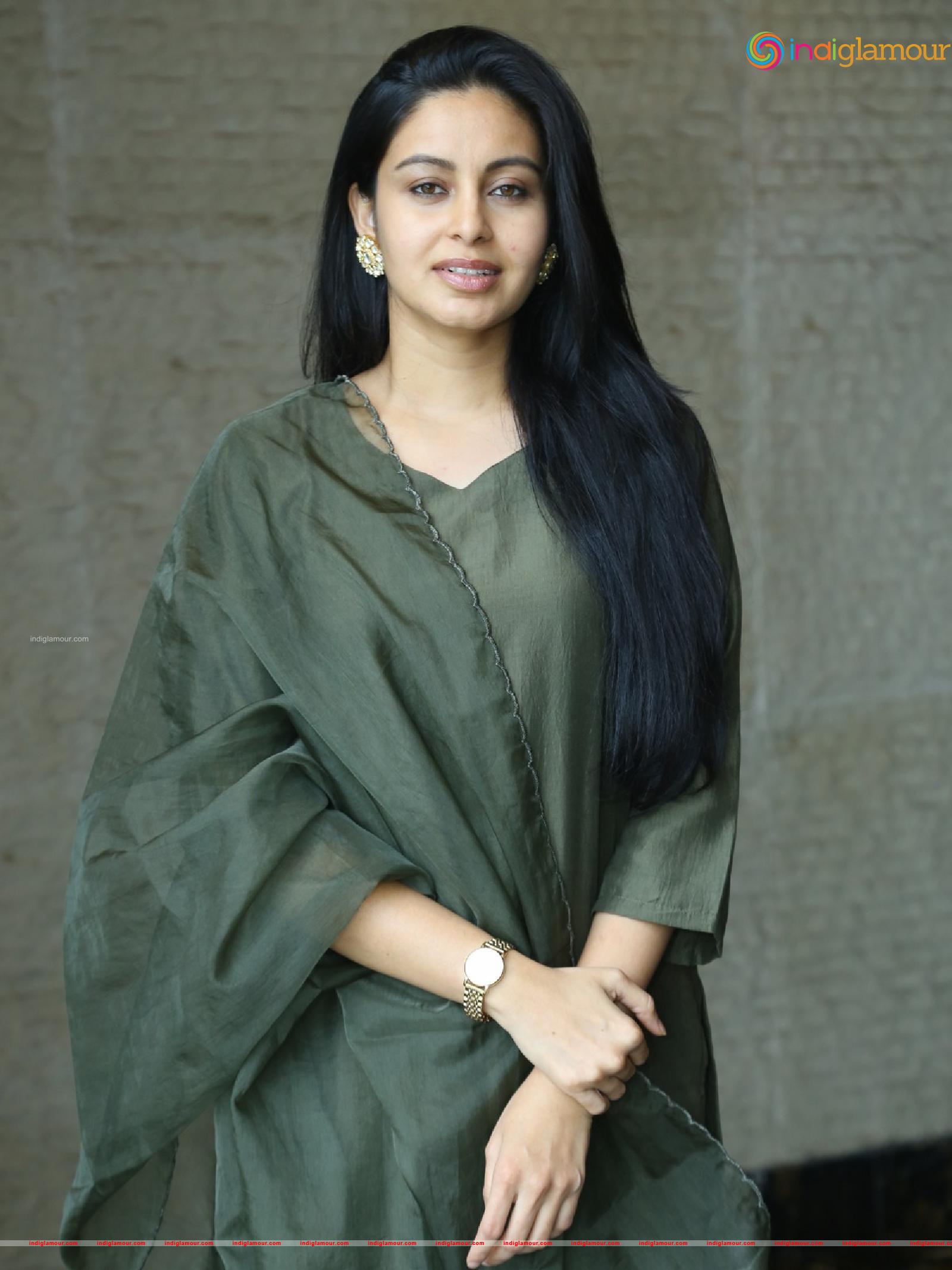 Abhinaya Actress hd photo