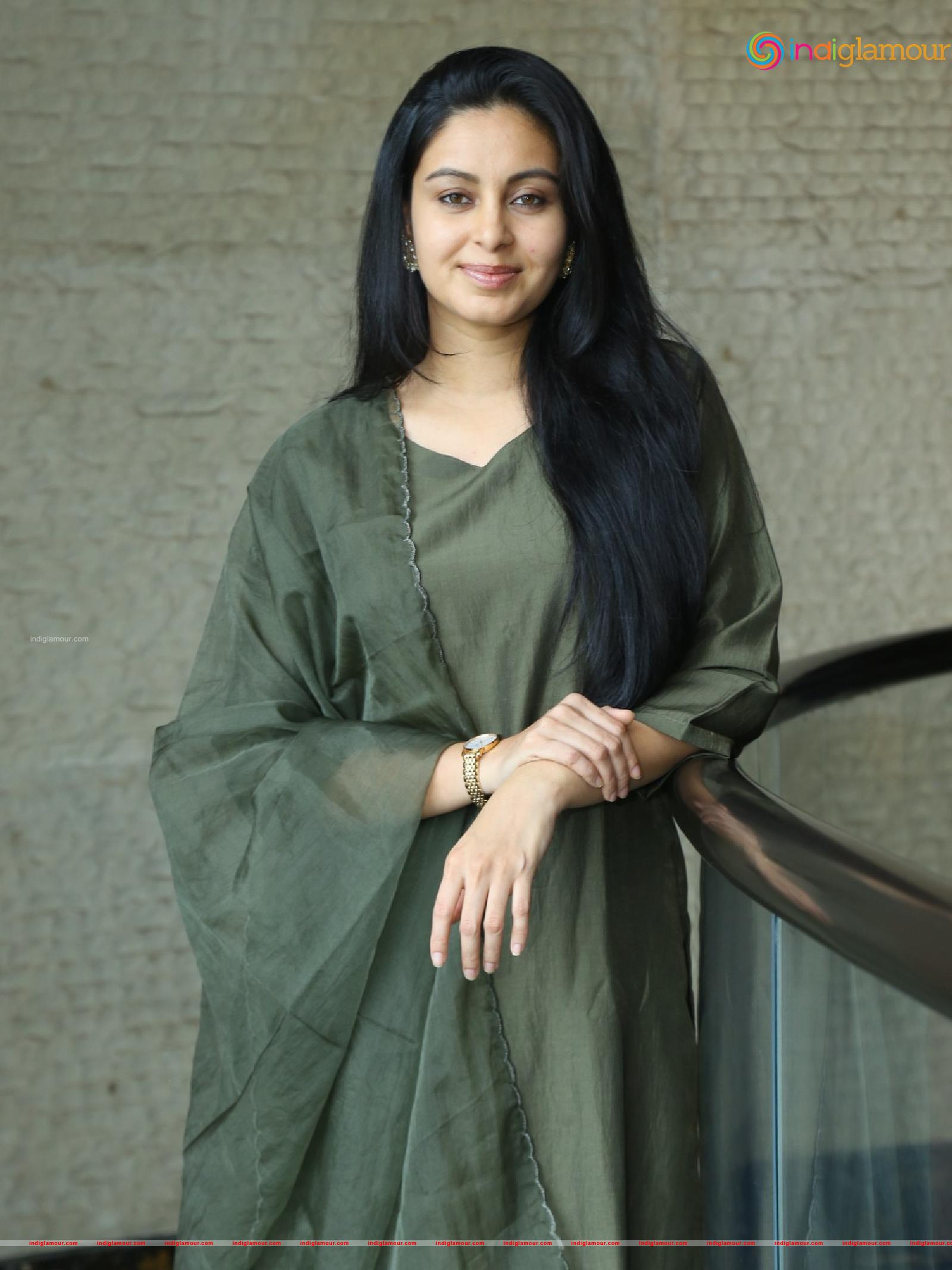 Abhinaya Actress hd photo