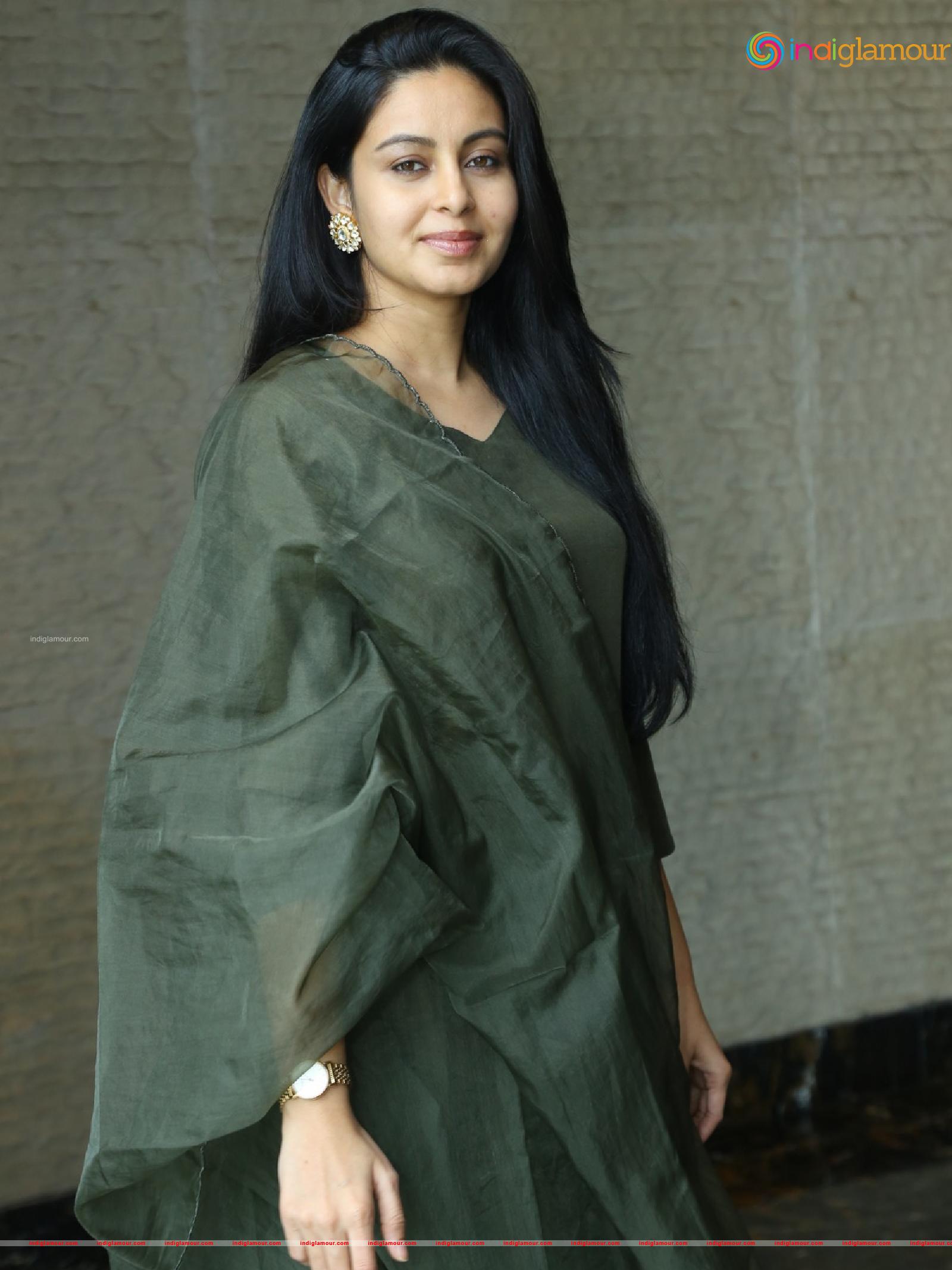 Abhinaya Actress hd photo
