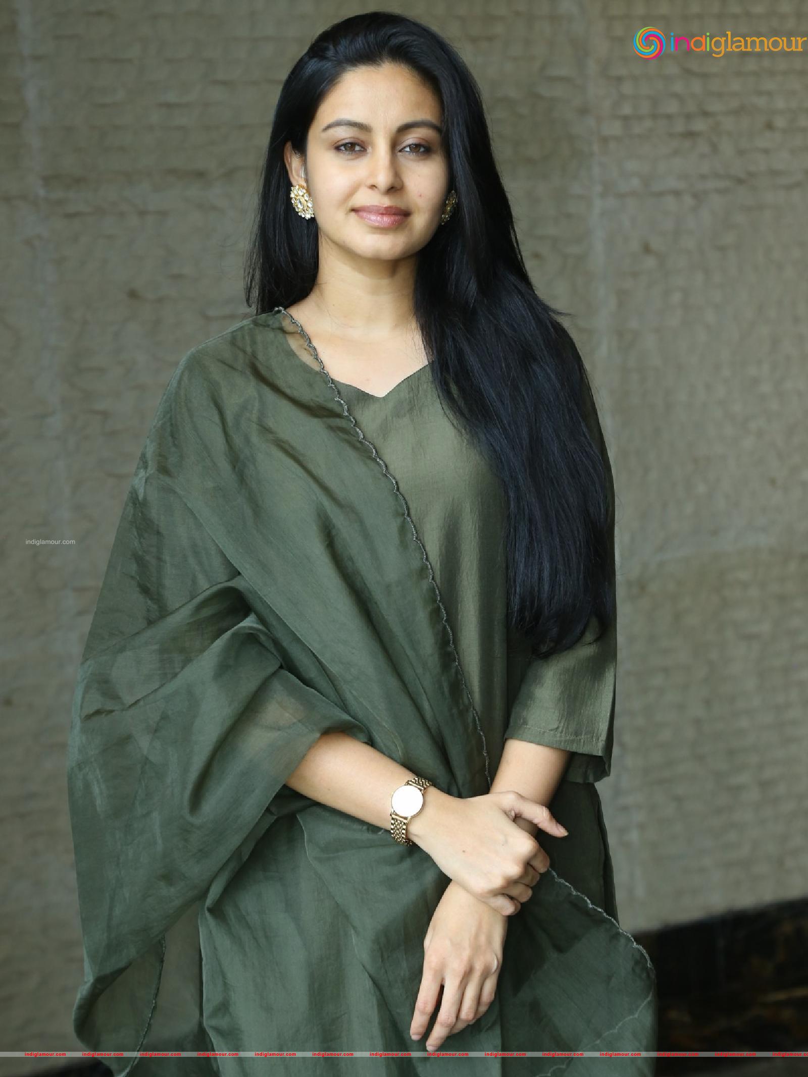 Abhinaya Actress hd photo