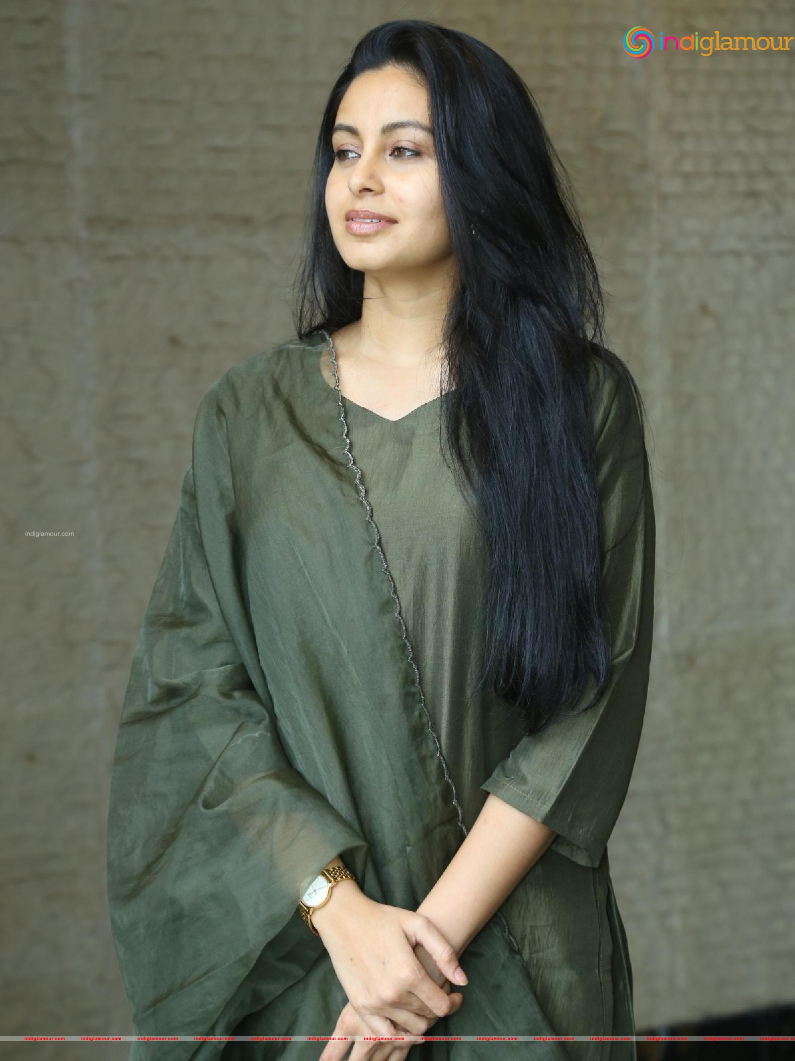 Abhinaya Actress hd photo