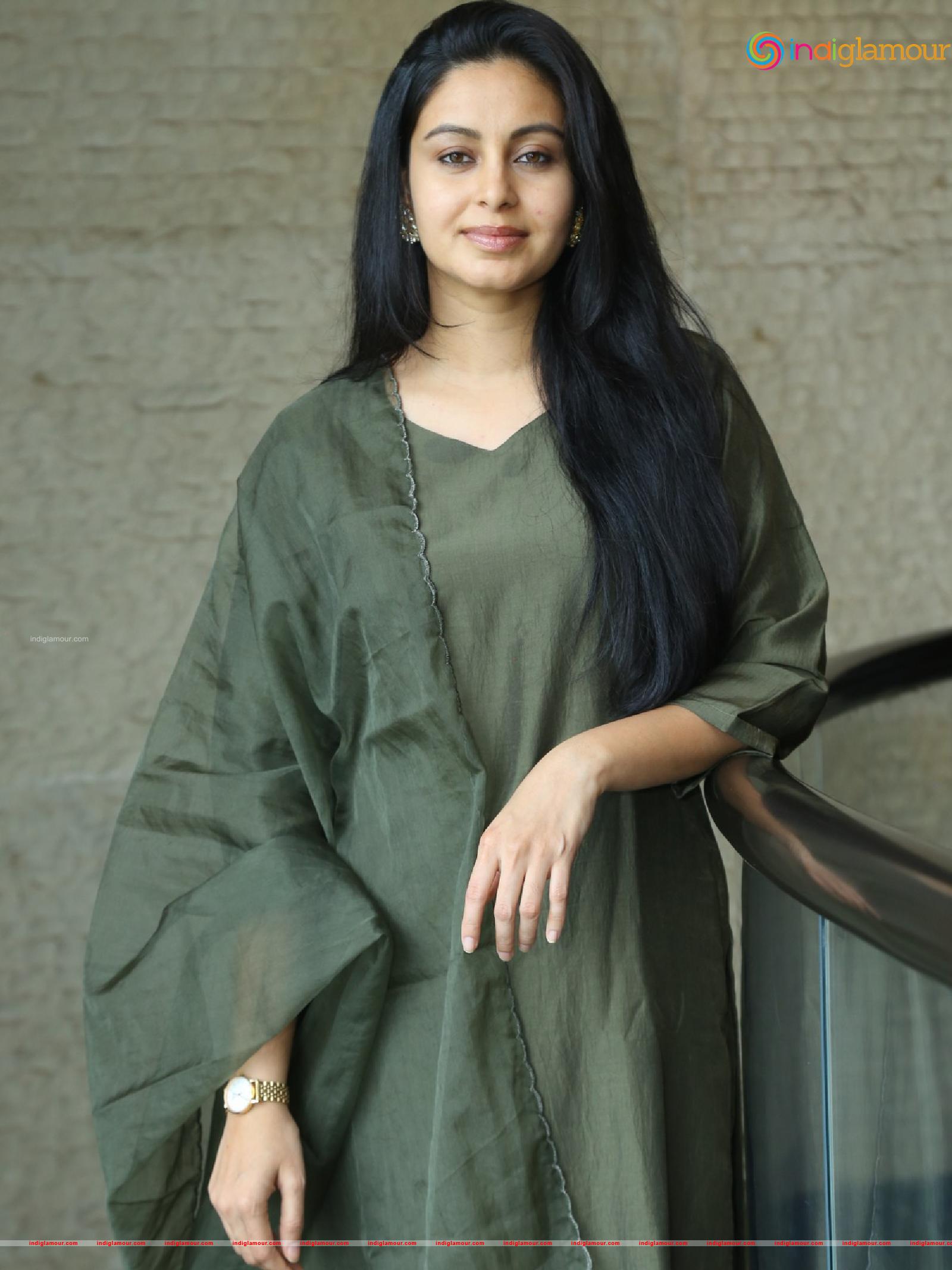 Abhinaya Actress hd photo