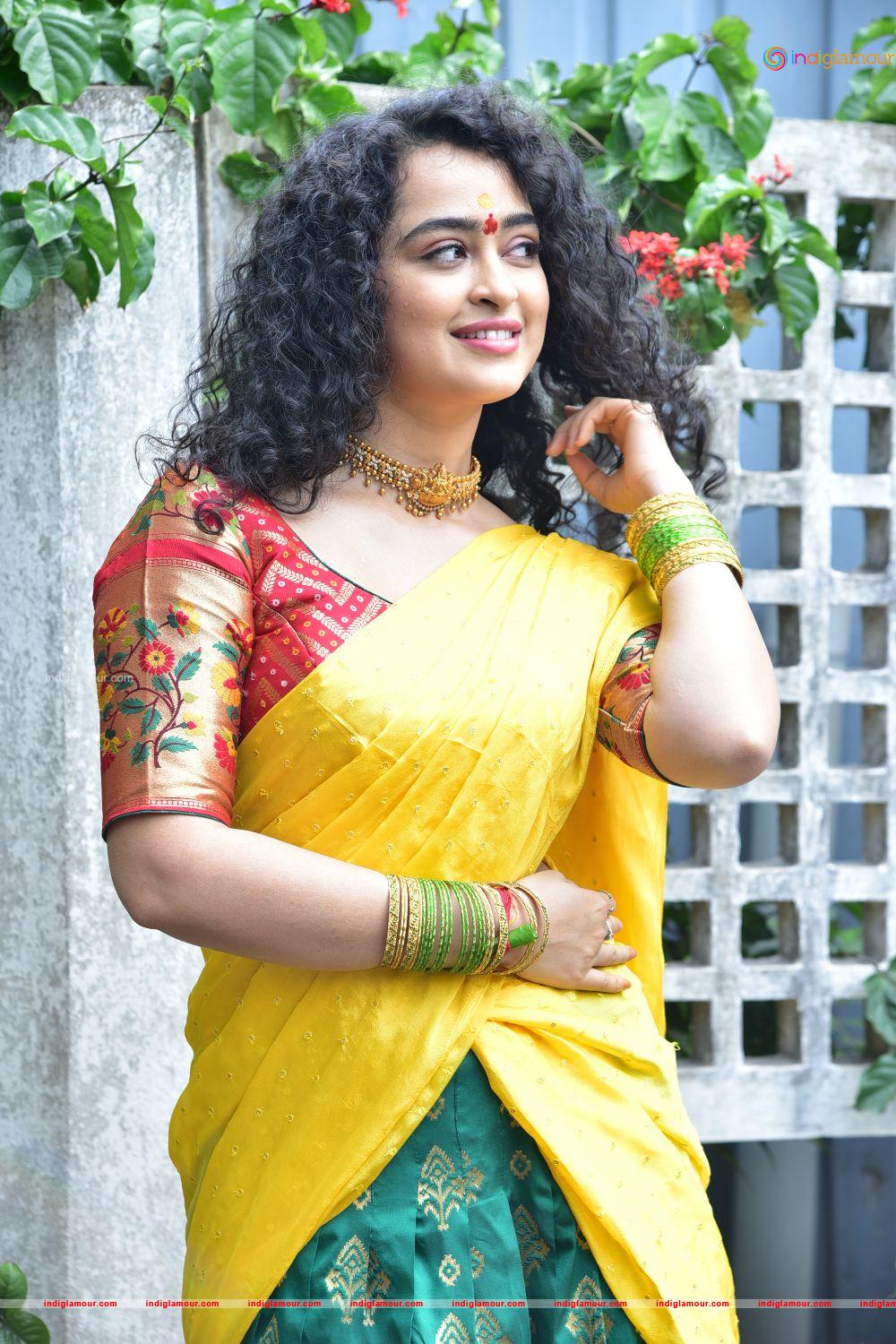 Apsara Rani Actress hd photo