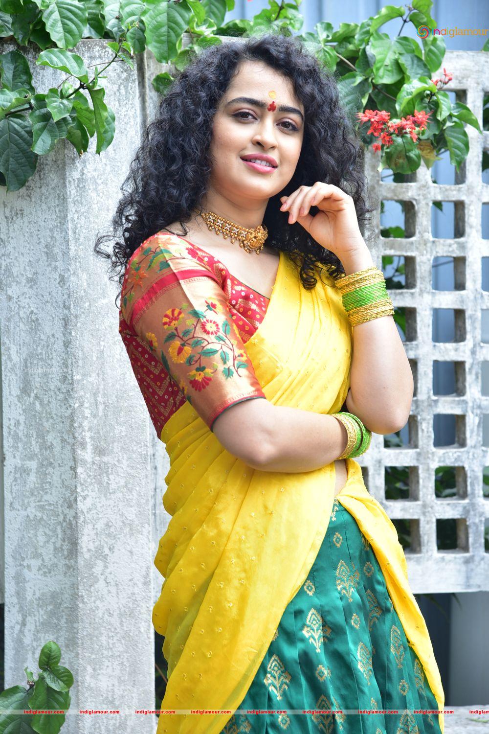 Apsara Rani Actress hd photo