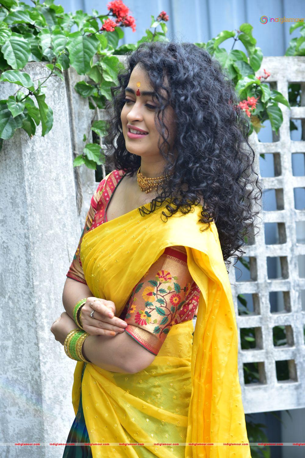 Apsara Rani Actress hd photo