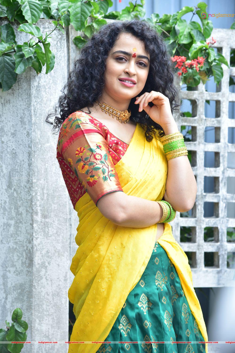 Apsara Rani Actress hd photo