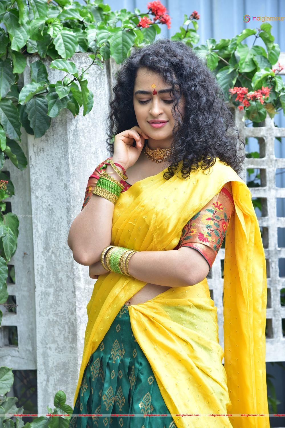 Apsara Rani Actress hd photo
