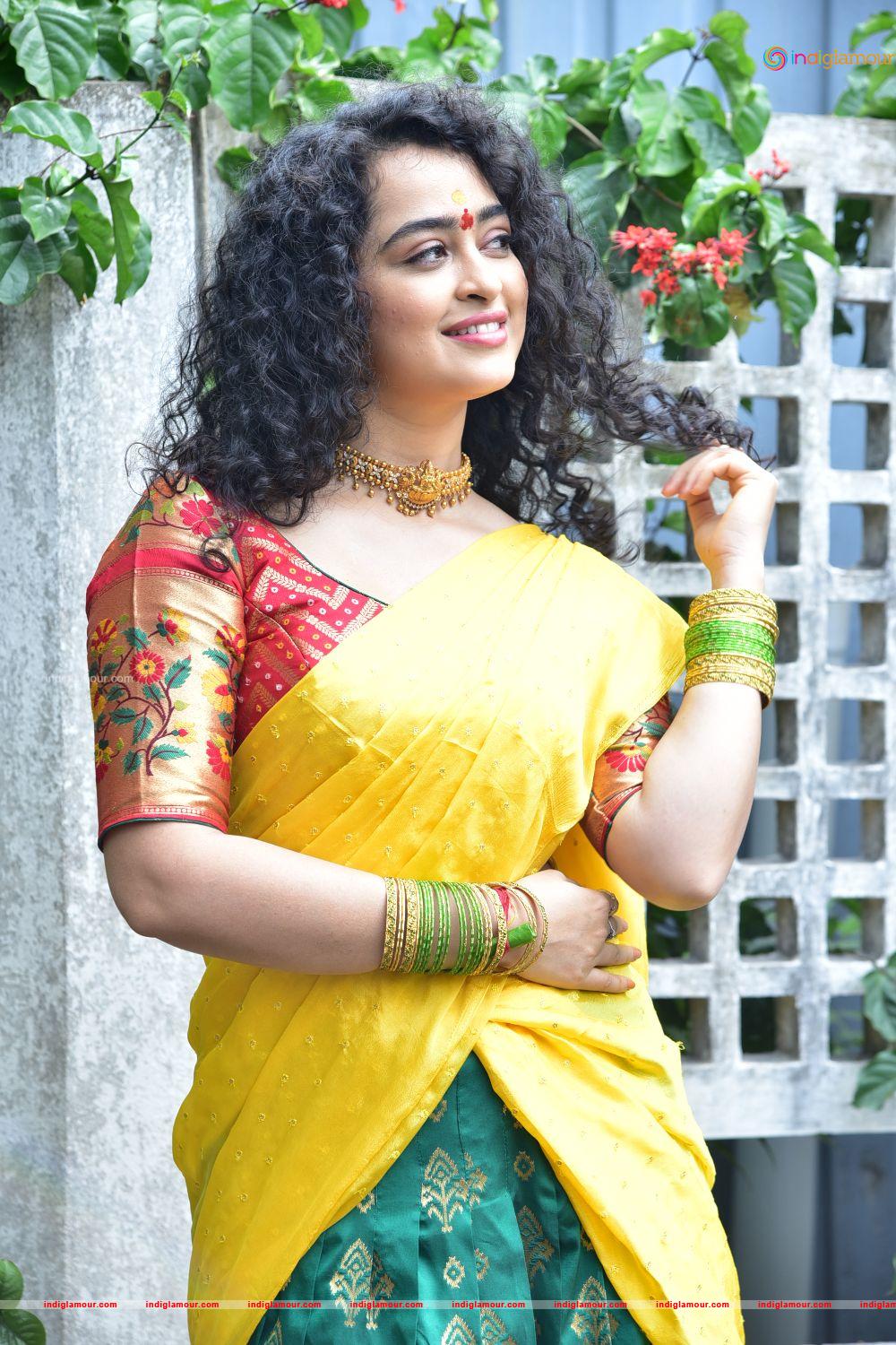 Apsara Rani Actress hd photo