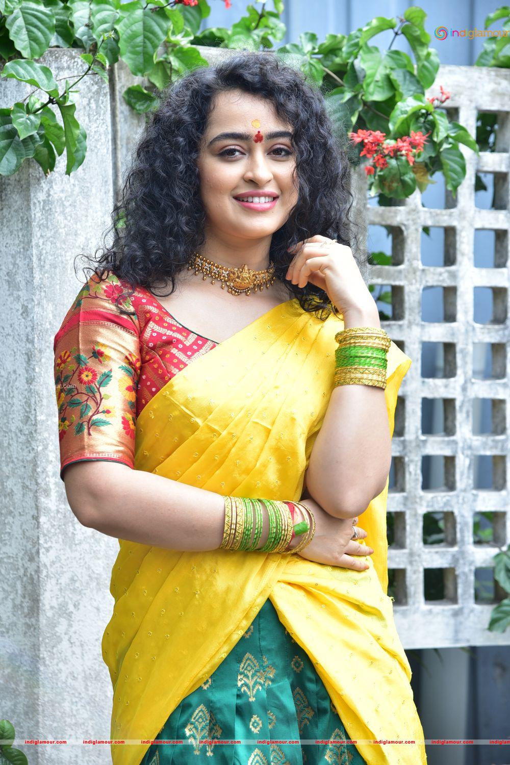 Apsara Rani Actress hd photo