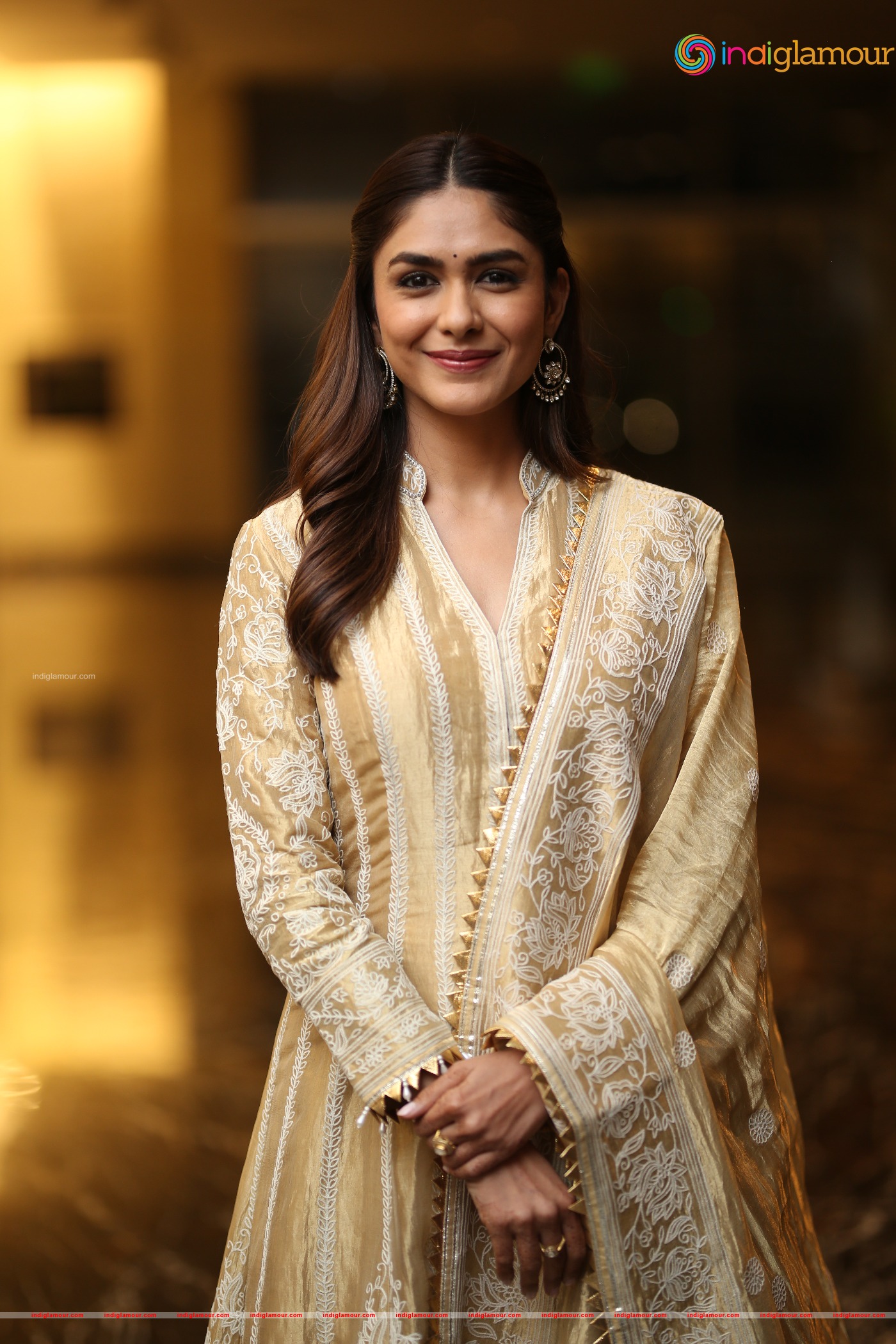 Mrunal Thakur Actress hd photo