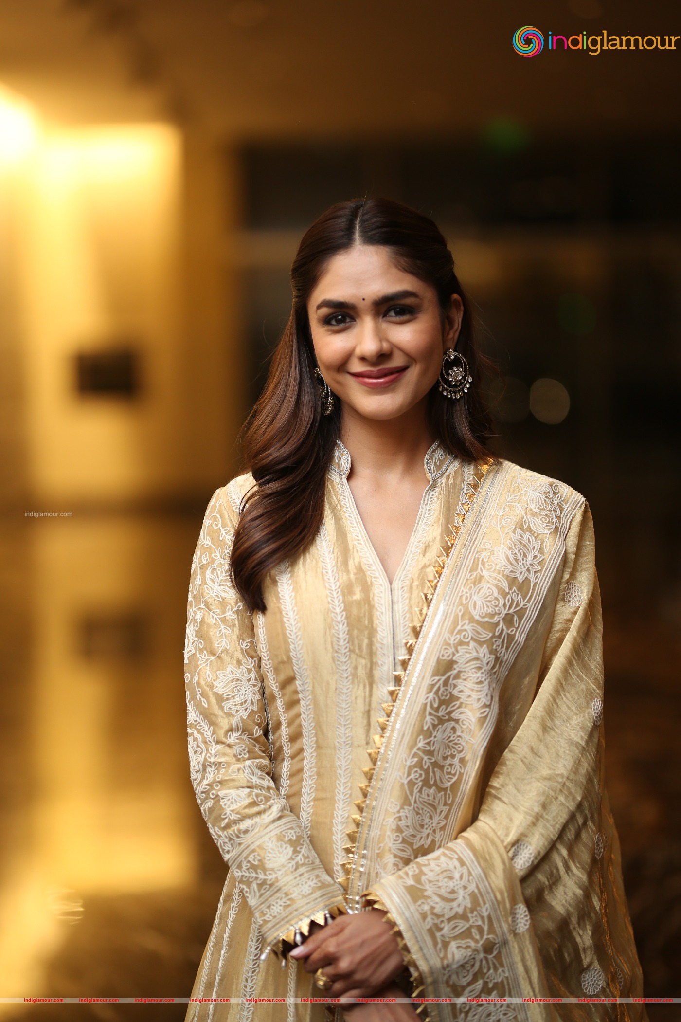Mrunal Thakur Actress hd photo