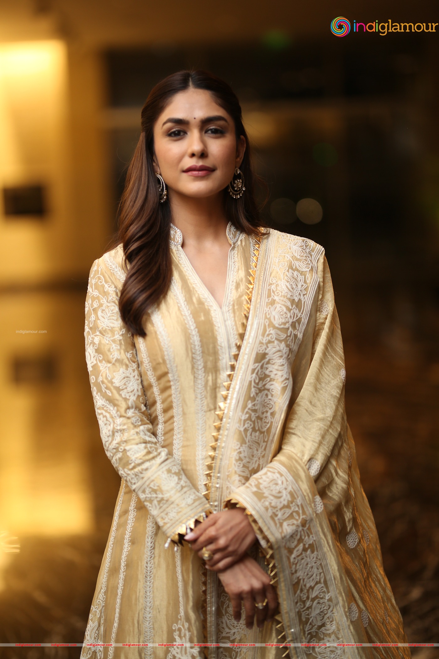 Mrunal Thakur Actress hd photo