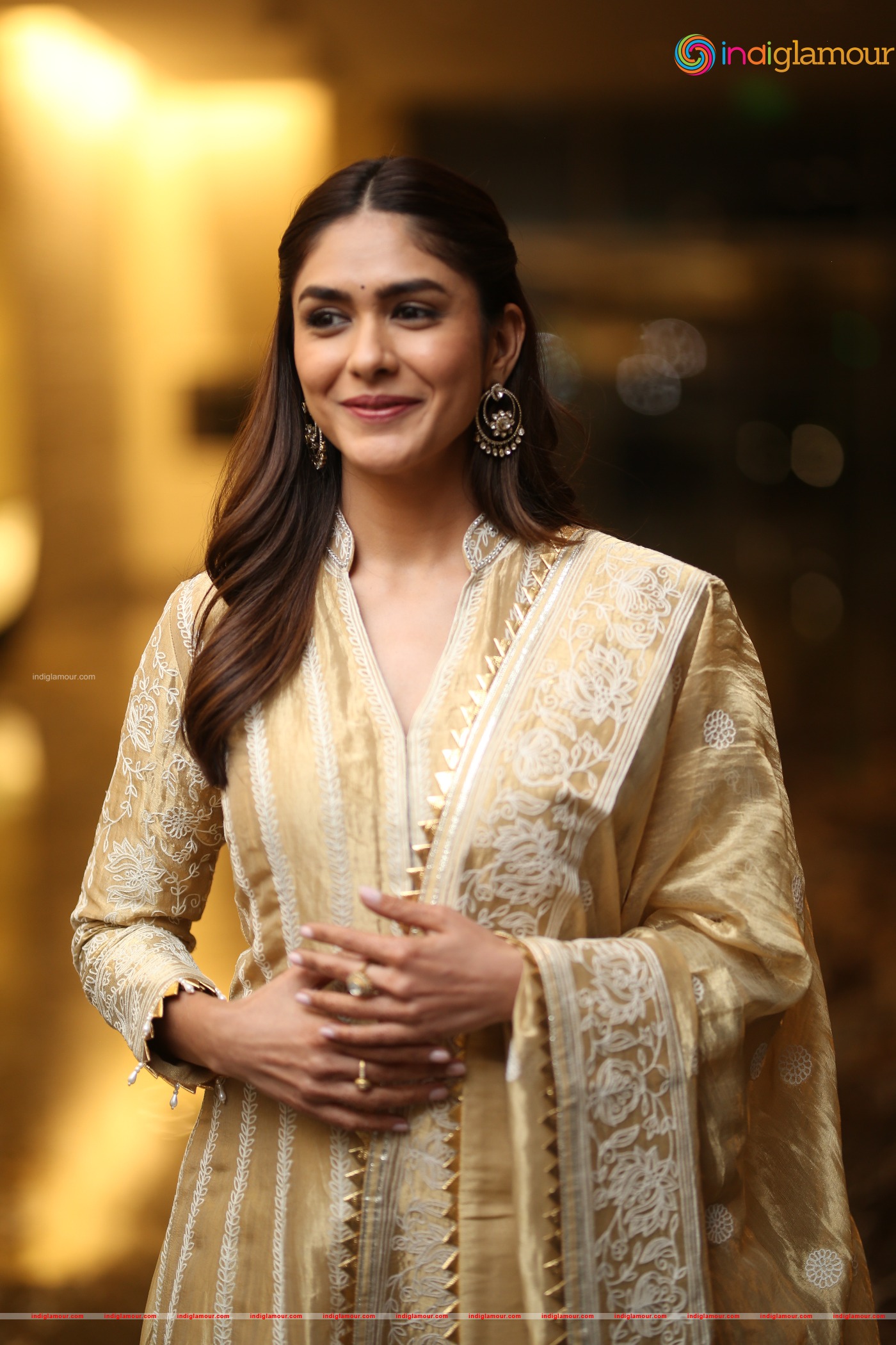 Mrunal Thakur Actress hd photo