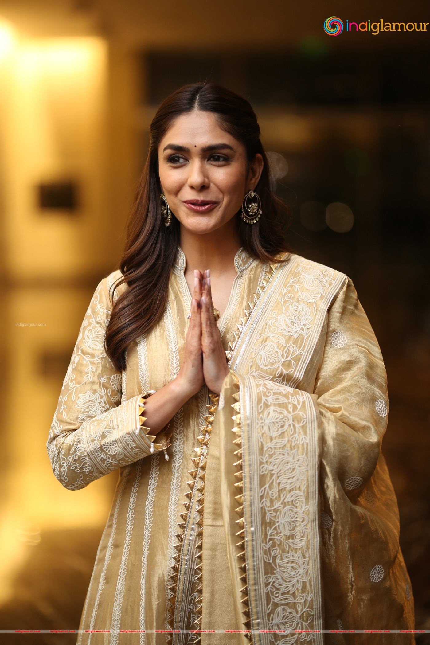 Mrunal Thakur Actress hd photo