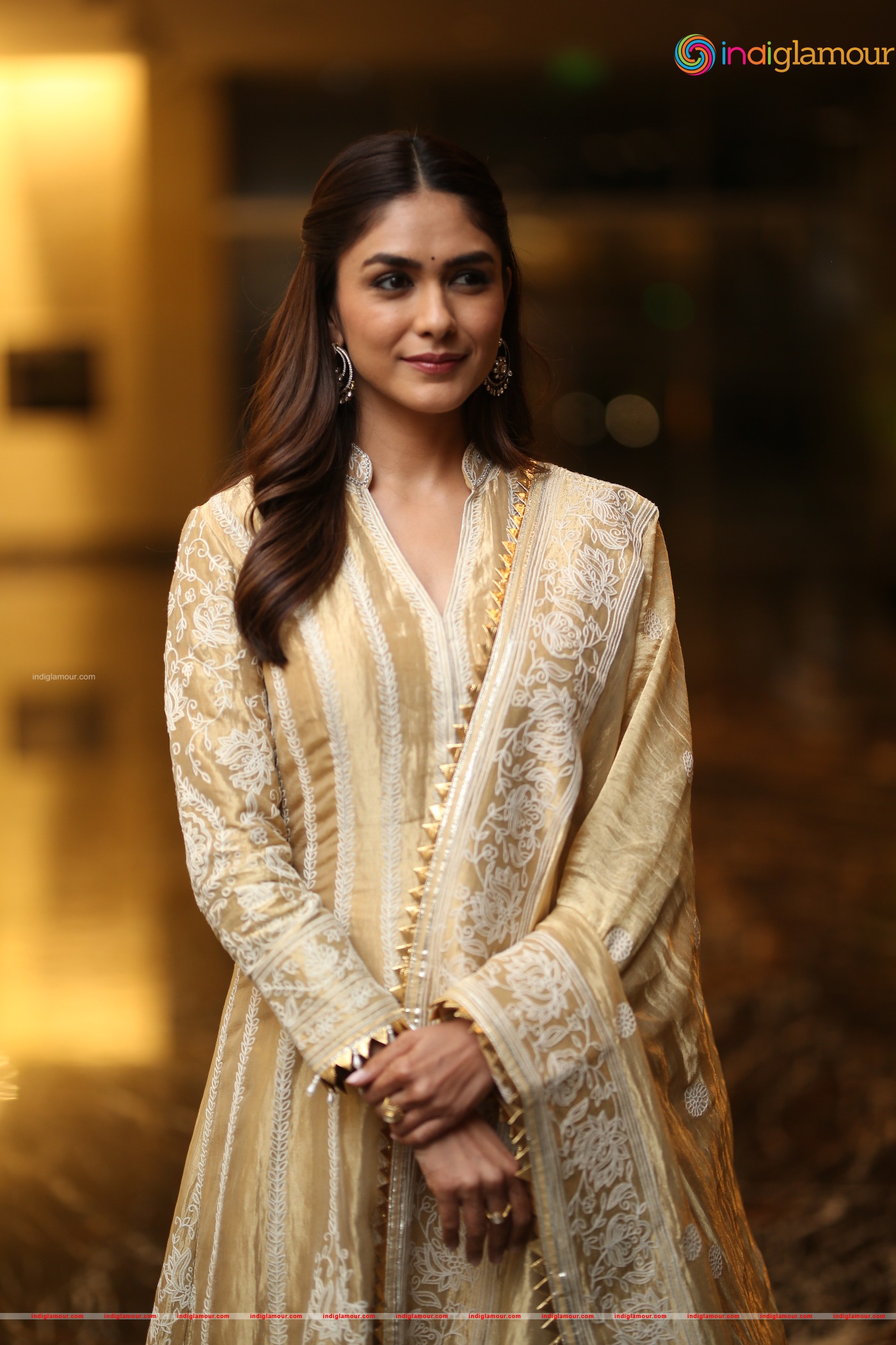 Mrunal Thakur Actress hd photo