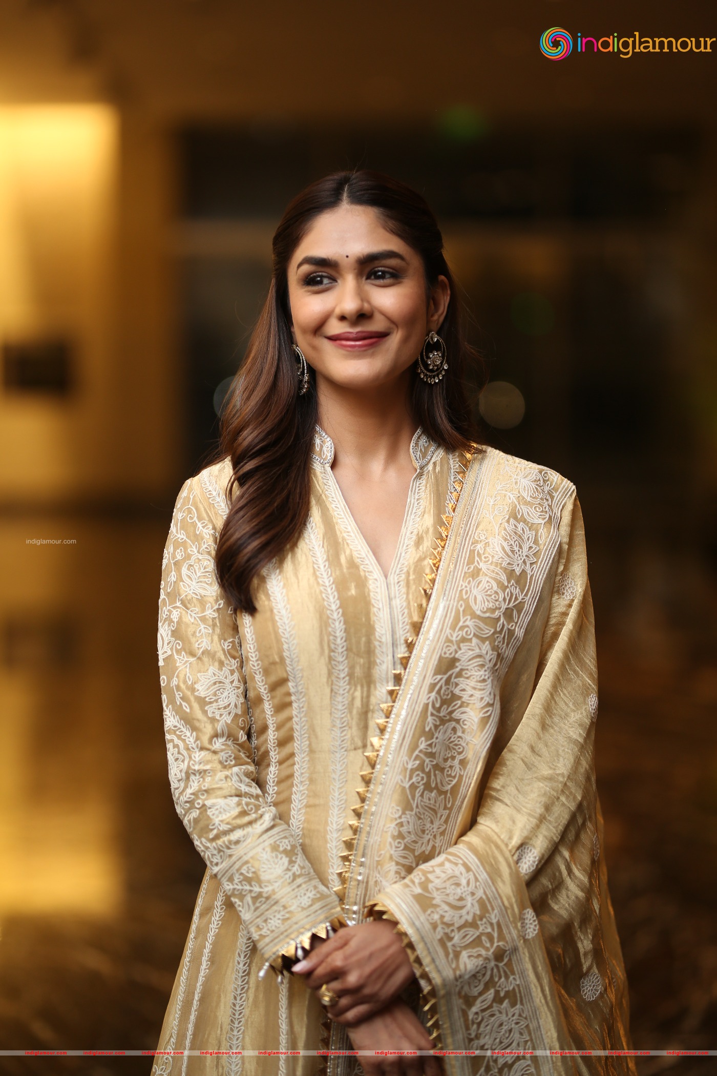Mrunal Thakur Actress hd photo