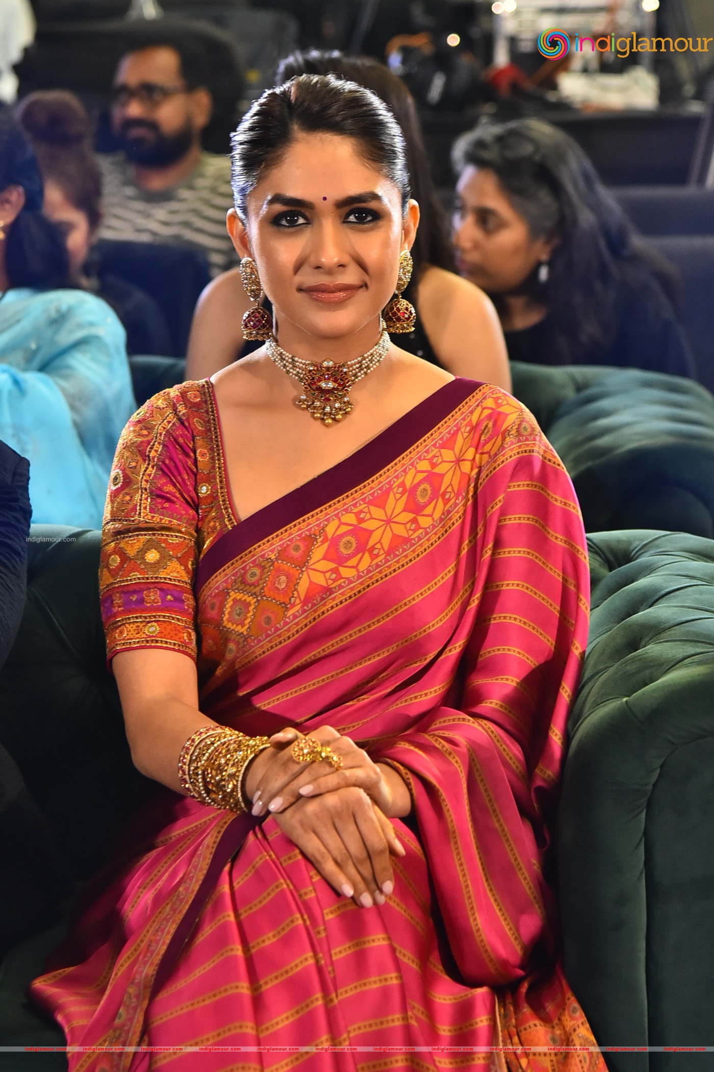 Mrunal Thakur Actress hd photo