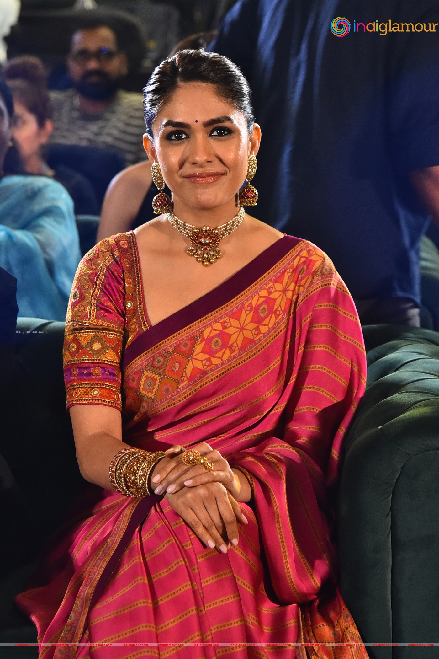 Mrunal Thakur Actress hd photo
