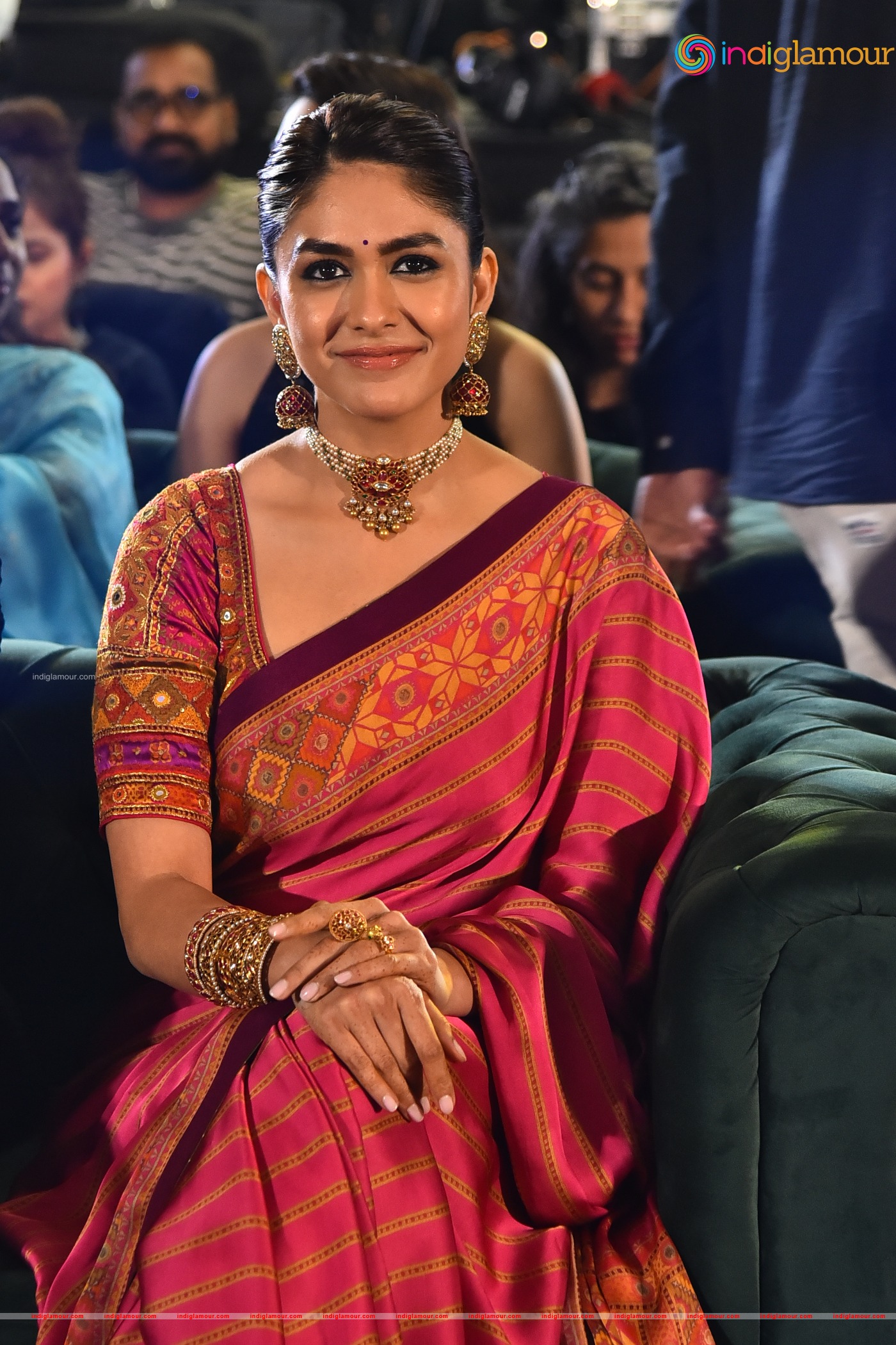 Mrunal Thakur Actress hd photo