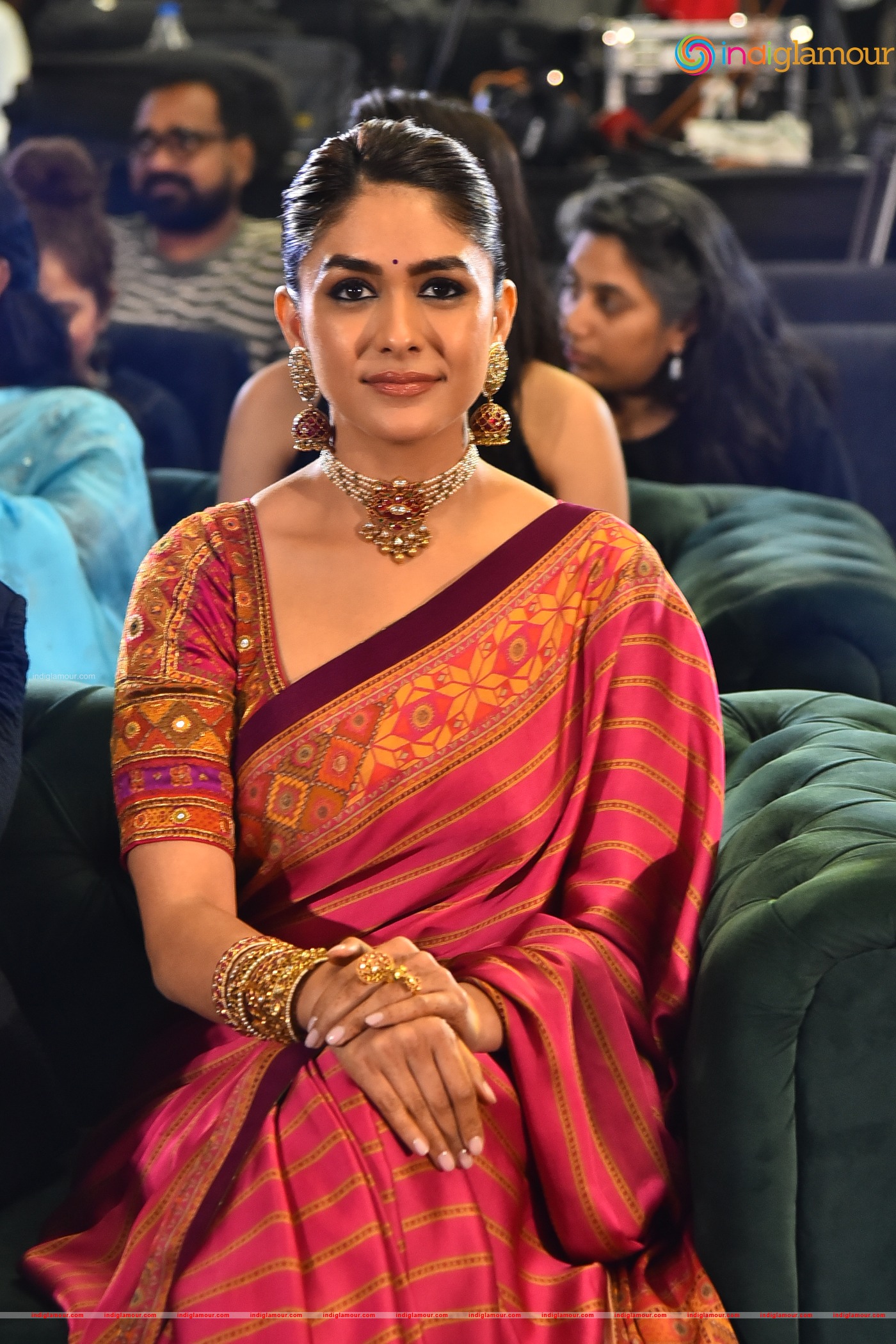 Mrunal Thakur Actress hd photo