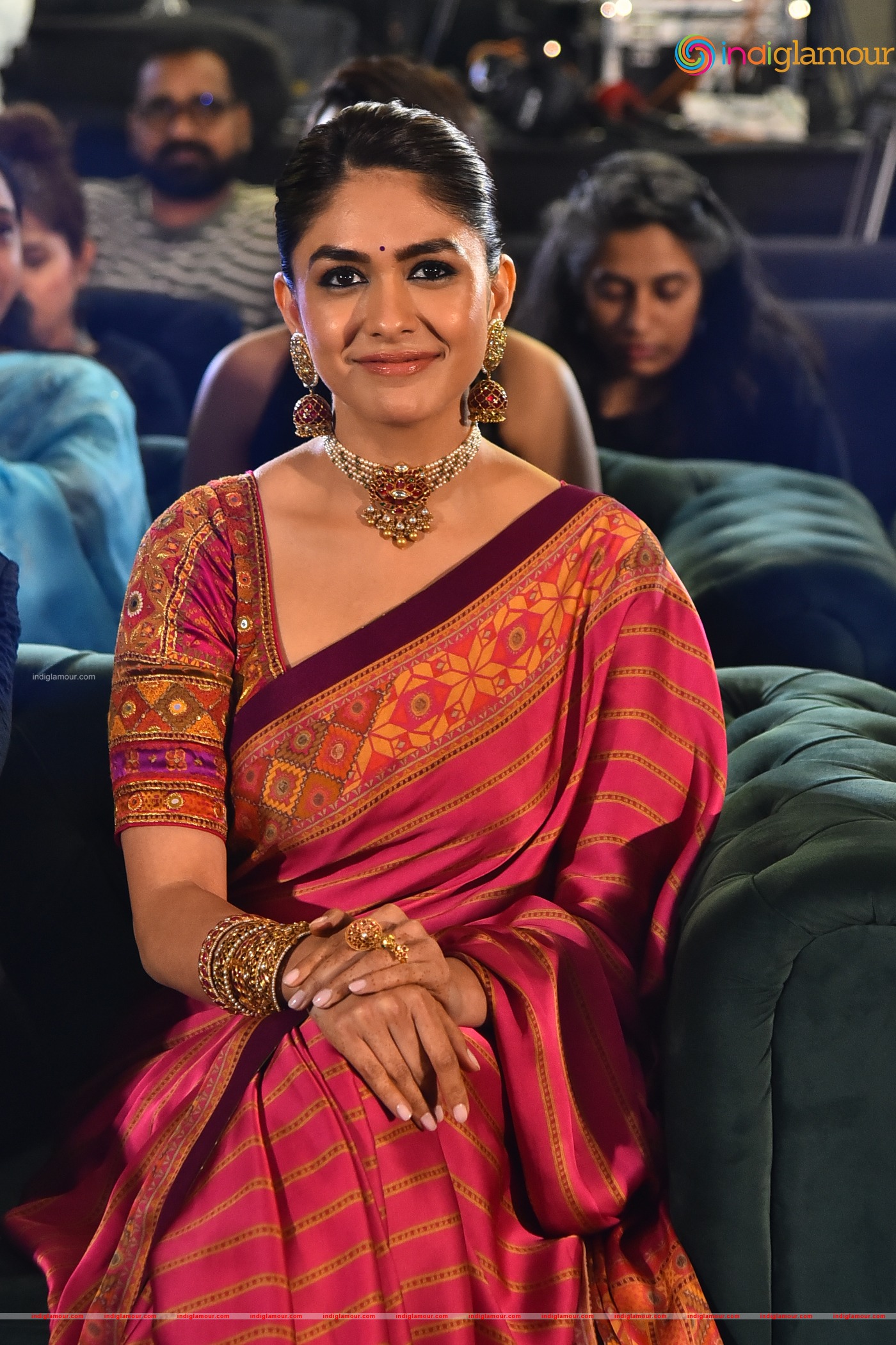 Mrunal Thakur Actress hd photo