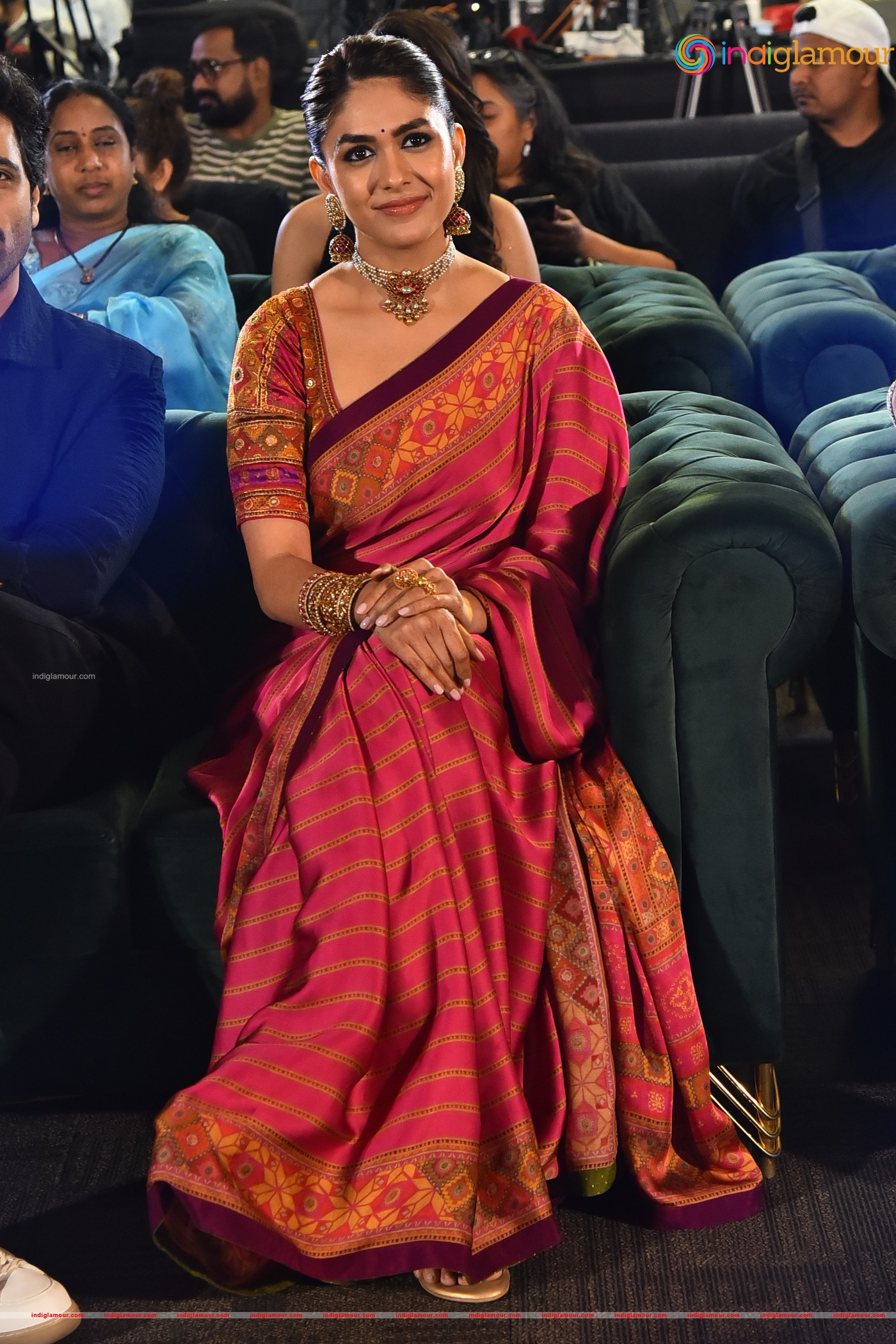 Mrunal Thakur Actress hd photo