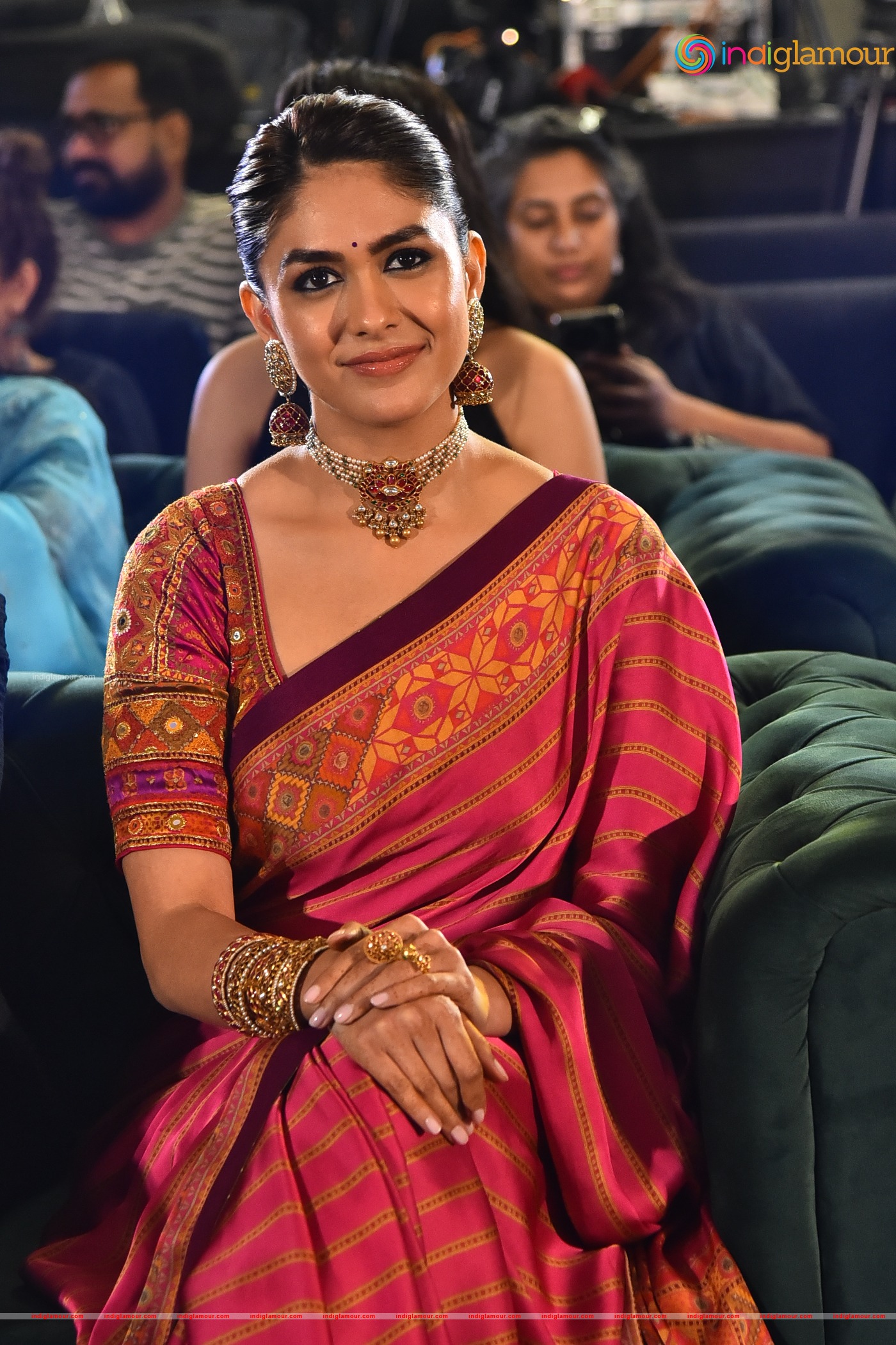 Mrunal Thakur Actress hd photo