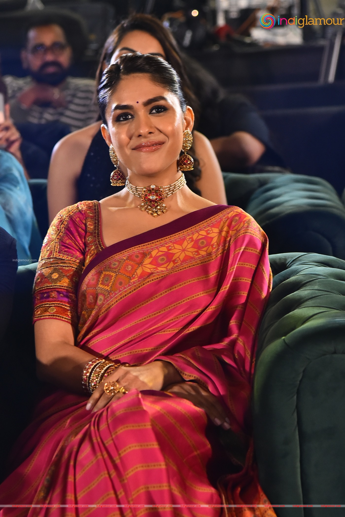 Mrunal Thakur Actress hd photo