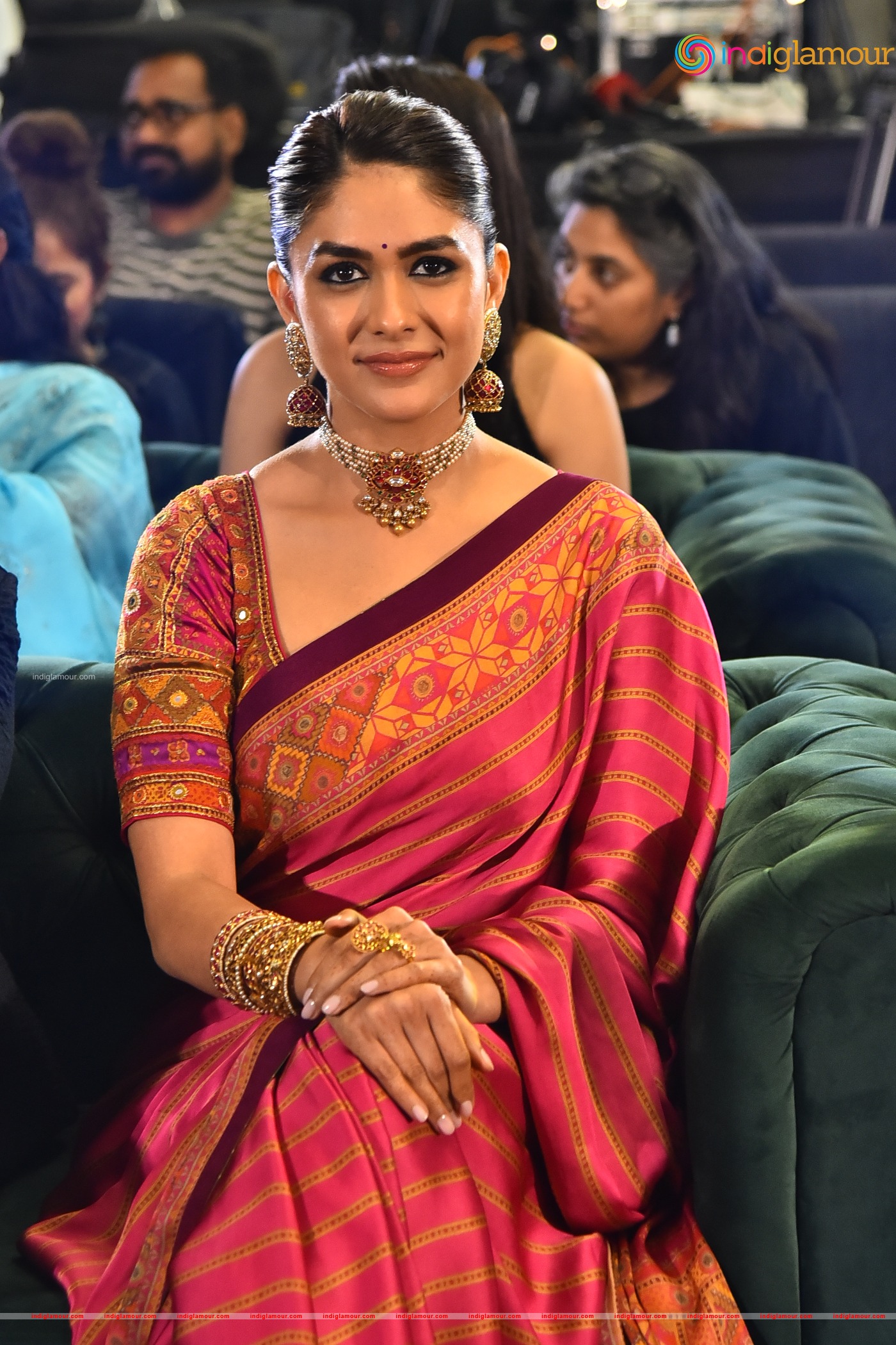 Mrunal Thakur Actress hd photo
