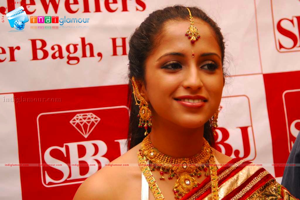 Ashika Jewellery opening stills Actress hd photo