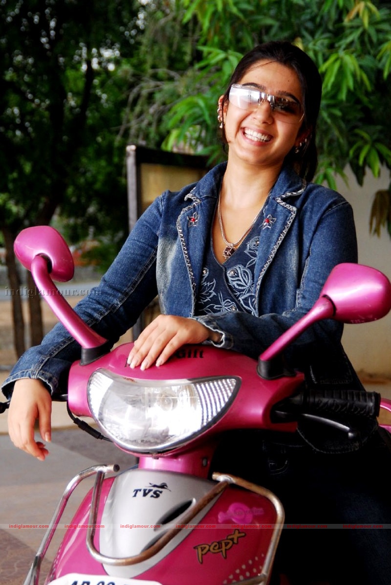 Charmi Photos Actress hd photo