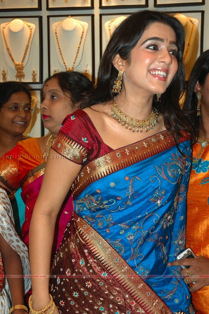 Charmi Photos Actress hd photo