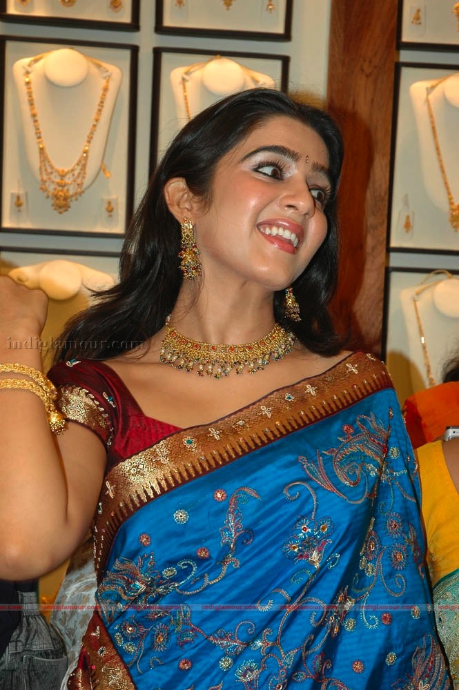 Charmi Photos Actress hd photo