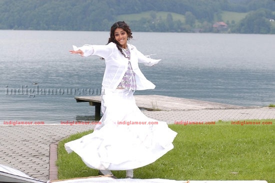 Genelia Actress hd photo