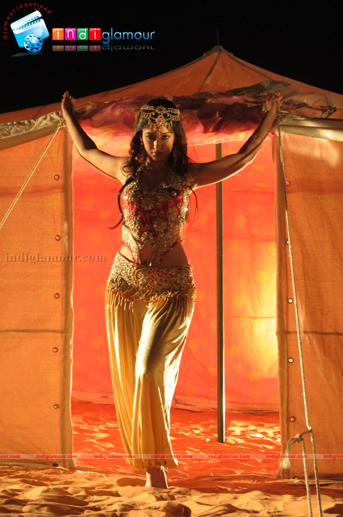 Ileana in Rechipo Actress hd photo