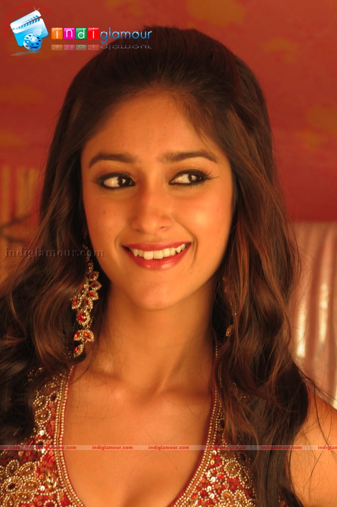 Ileana in Rechipo Actress hd photo