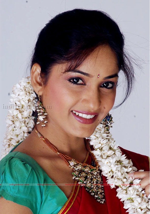 Madhavi Latha Actress hd photo