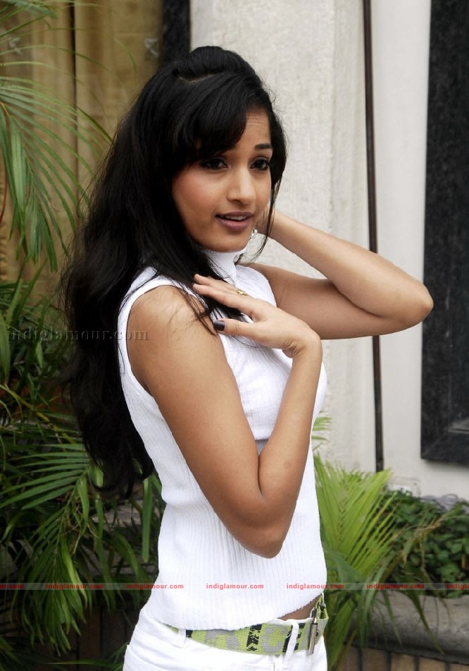 Madhavi Latha Actress hd photo
