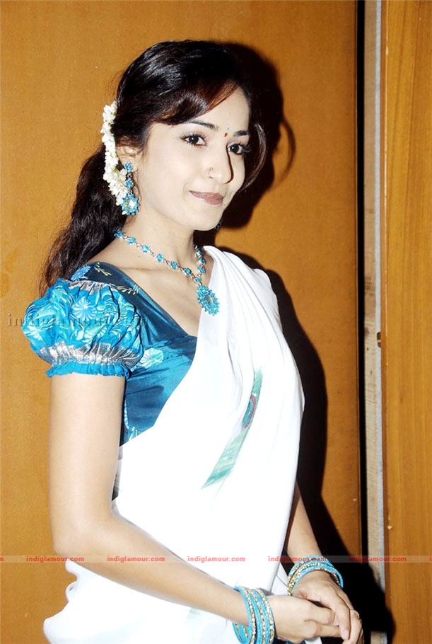Madhavi Latha Actress hd photo