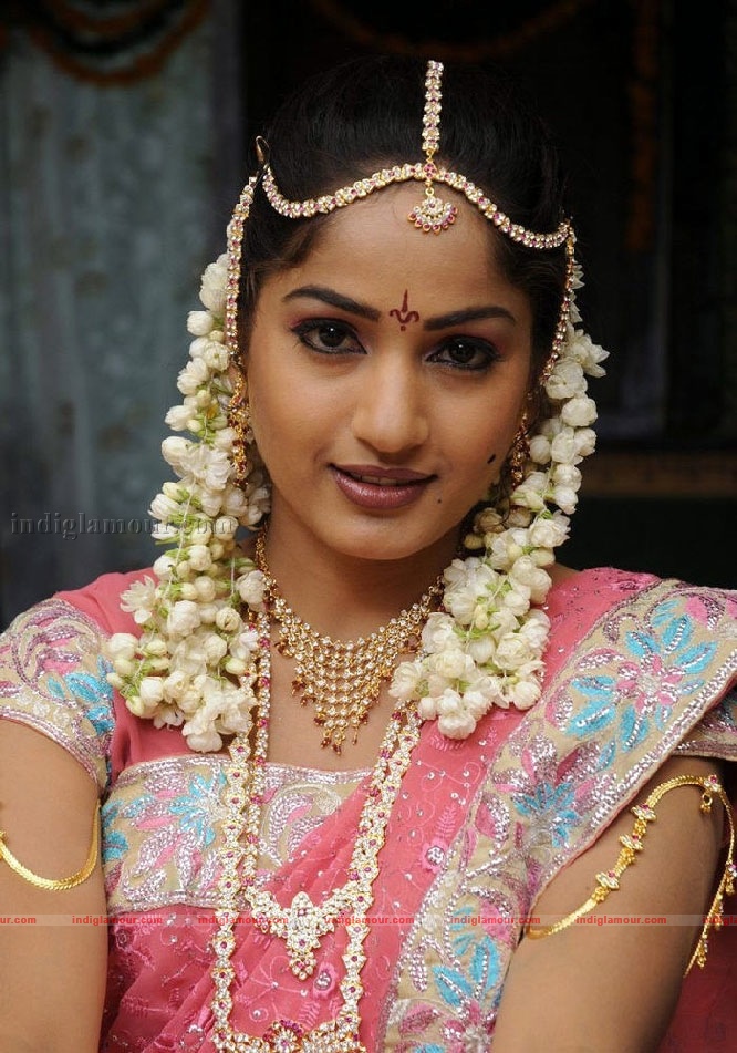 Madhavi Latha Actress hd photo